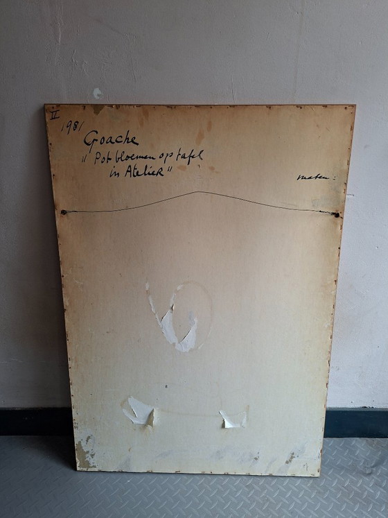 Image 1 of Peinture d'Emme van der Heide (1981) – Gouache « Pot de fleurs sur une table dans l'atelier »