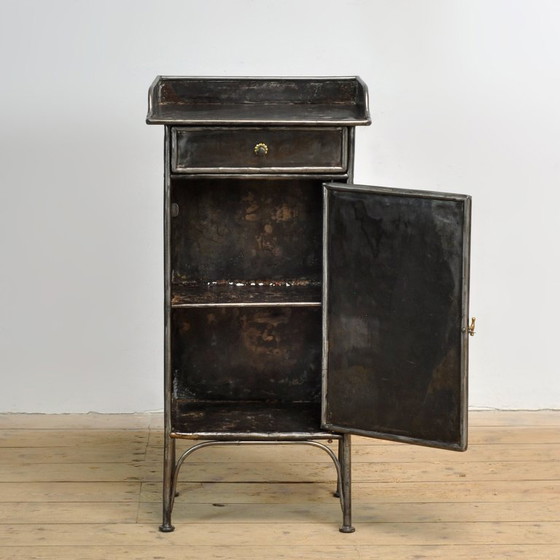 Image 1 of Comodino in ferro, 1910