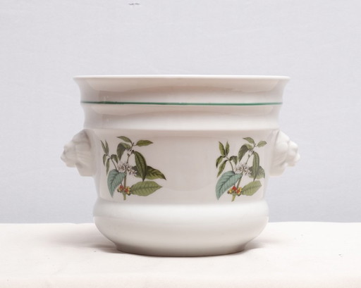 Pot de fleurs avec têtes de lion