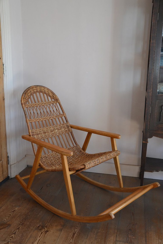 Image 1 of Sedia a dondolo vintage in vimini anni '70 – Úluv