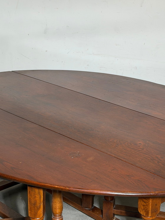 Mesa de comedor plegable antigua de roble macizo – 150 x 198 cm – Extensible con alas abatibles (photo 3 of 7)