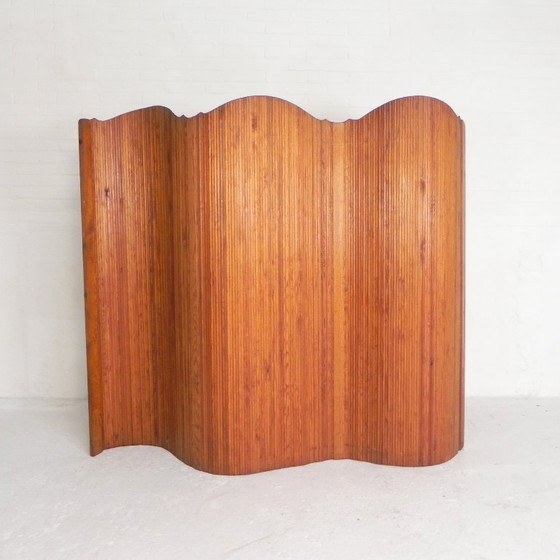 Image 1 of Separador de ambientes S.N.S.A. con listones de pino estilo Baumann, década de 1950.