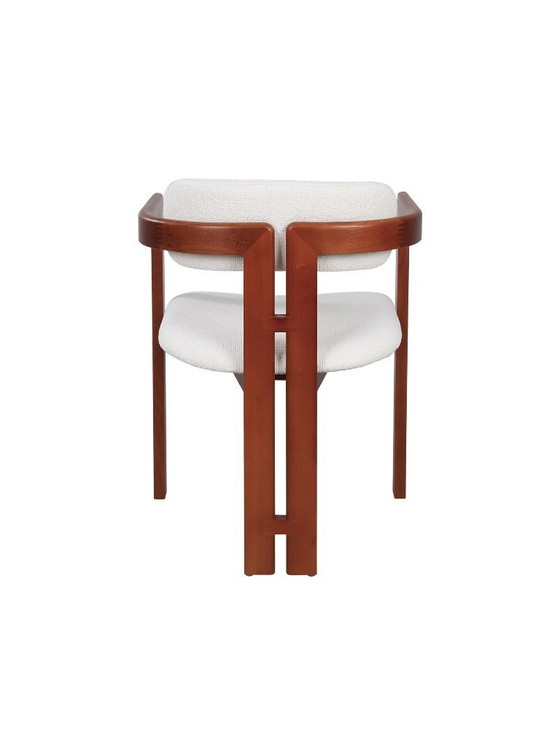 Image 1 of 6 chaises de salle à manger en frêne, coloris cognac, avec revêtement en tissu bouclé blanc.