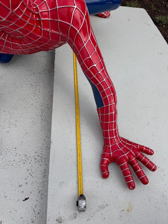 Image 1 of Statua di Spider-Man a grandezza naturale – un vero gioiello che non passa inosservato (210 x 140 cm)