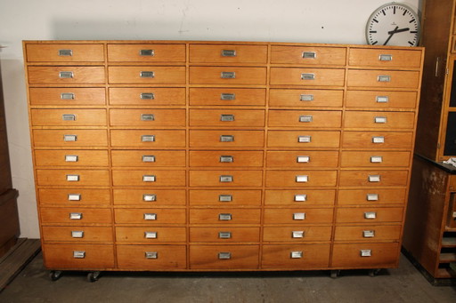 Gran botiquín antiguo con 55 cajones • Madera vintage