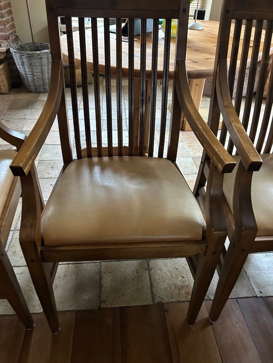 Image 1 of 4 klassieke eetkamer stoelen