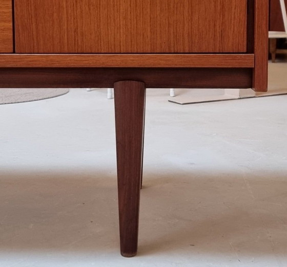 Image 1 of Aparador de mediados de siglo