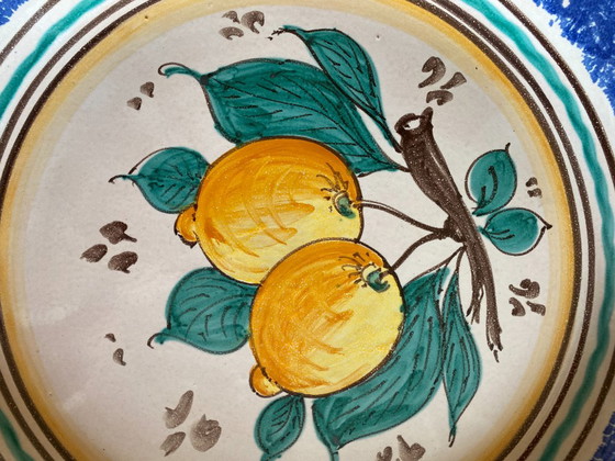 Piatto da parete vintage in ceramica siciliana con limoni dipinti a mano – 43 cm, anni '70 (photo 5 of 8)