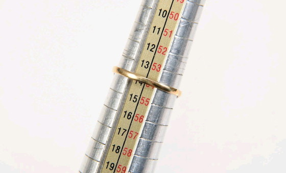 Image 1 of Beautiful 375 9kt gold ring with shell cameo