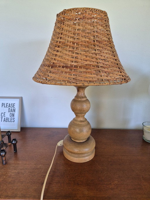 Lampe de table vintage en bois avec abat-jour en rotin, années 70