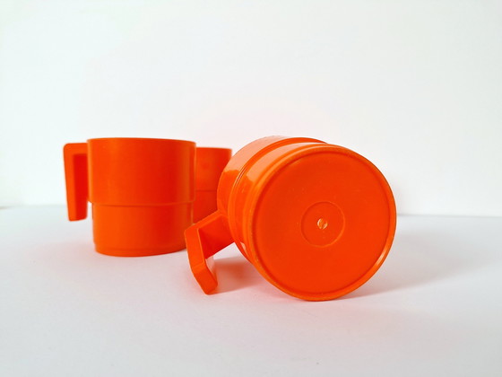 Image 1 of Lot de 4 gobelets vintage en plastique orange, style rétro pour pique-niques et camping, gobelets d'extérieur durables, styl
