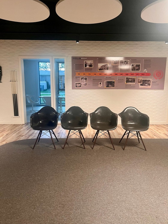 4x Vitra Eames Fiberglass Armchair DAW, Dining chairs, Wood, Grey (photo 3 of 14)