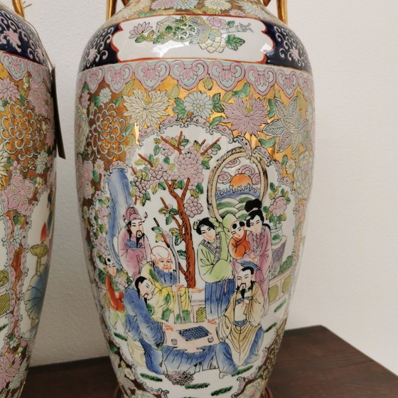 Image 1 of Set van 3 Vintage Oosterse vazen Balustervazen, Cantonporselein, porselein