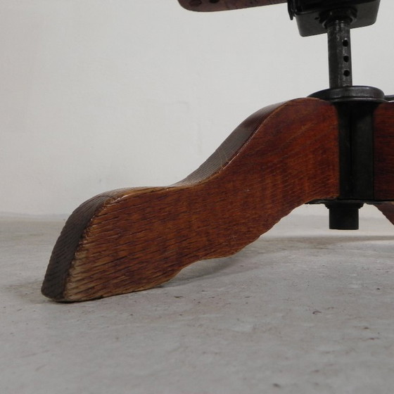 Image 1 of Silla de oficina de roble con sistema de muelles y altura regulable, década de 1930.