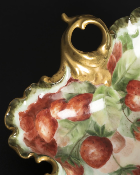 Image 1 of Antica ciotola Rosenthal Monbijou dipinta a mano con fragole, 1900 ca.