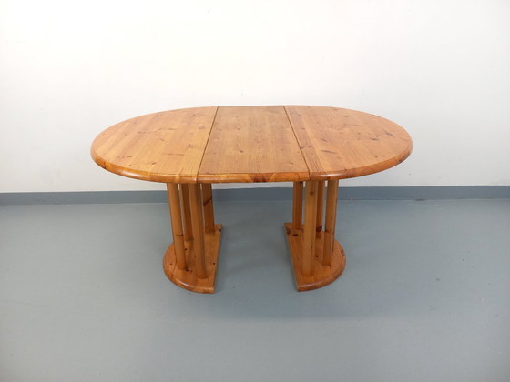 Image 1 of Table à manger ronde scandinave vintage style Rainer Daumiller en pin des années 60 70 avec rallonge