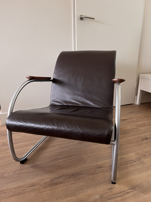 Harvink leather armchair Deining with teak armrest