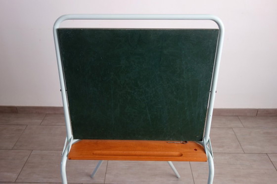 Image 1 of Pizarra escolar plegable antigua de la década de 1960.