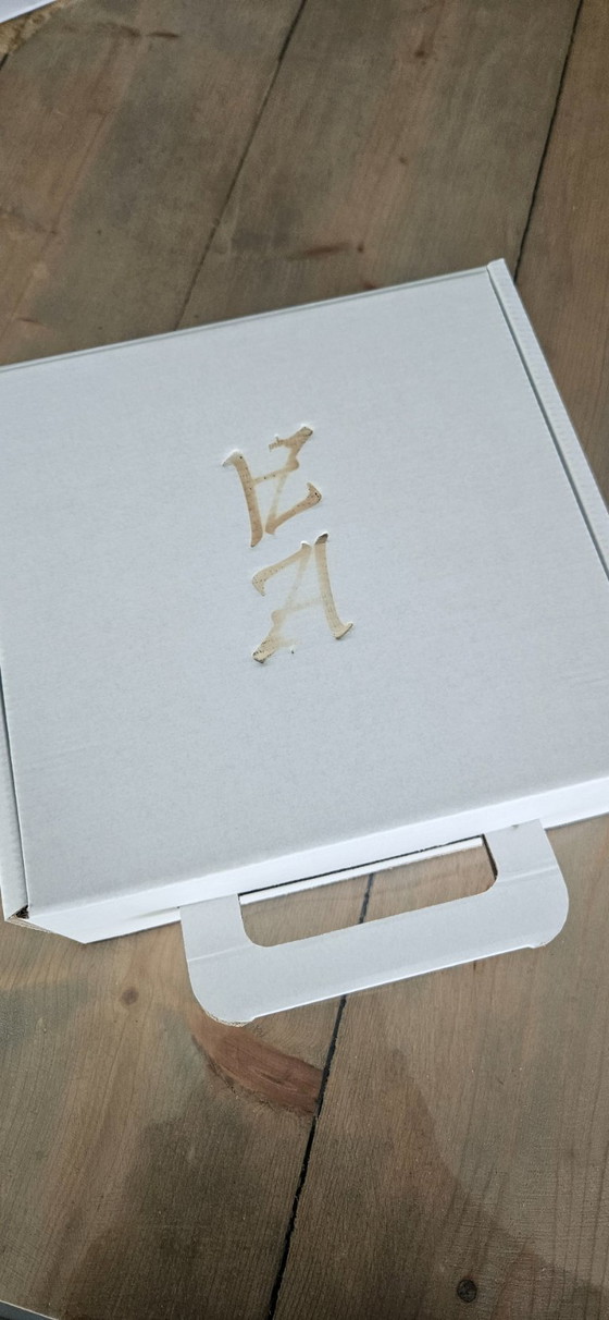 Image 1 of Handgefertigter Aschenbecher aus Eichenholz mit Epoxidharz – Individueller Zigarrenaschenbecher – Geschenkidee für die Ferrari-M