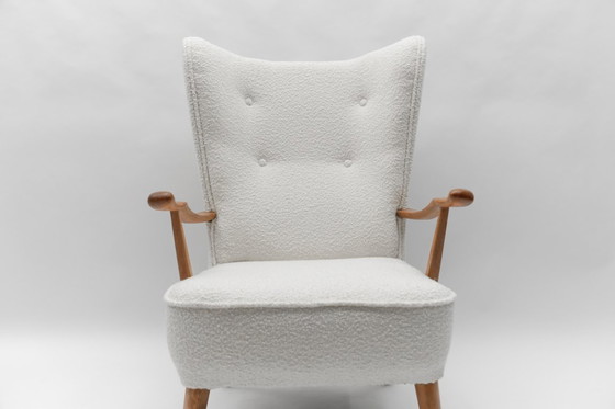Image 1 of Grandi poltrone con schienale alto in tessuto bouclé bianco e braccioli ergonomici, anni '50