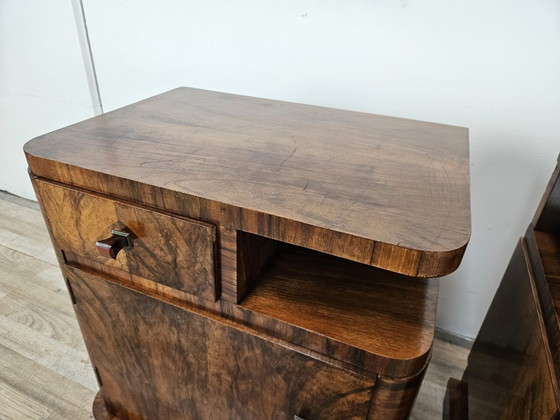 Image 1 of Mesitas de noche Art Déco lineales y geométricas en nogal