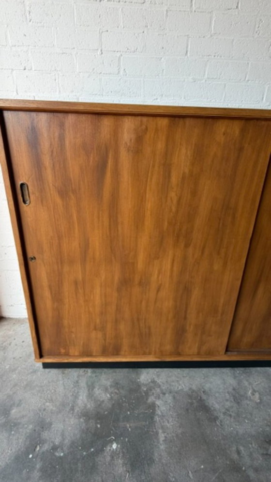 Buffet/armoire d'écolier vintage milieu du siècle (XL), armoire à portes coulissantes – Buffet bas, Wood (photo 15 of 18)