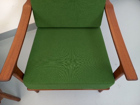 Image 1 of Een paar vintage Scandinavische fauteuils van teakhout met groene stof uit de jaren 60.