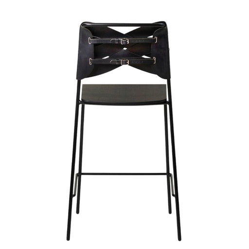 Taburete de bar Torso de Design House Stockholm, cuero negro y madera