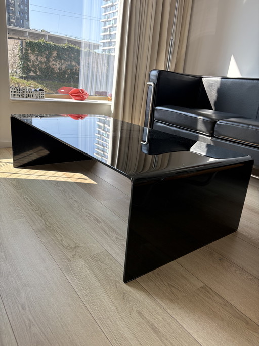 Black high-gloss glass coffee table