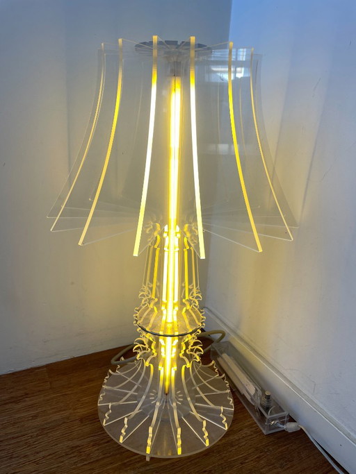 Marie Louise Tafellamp Ontwerper Sander Mulder 2005 – tafellampen, Plexiglass