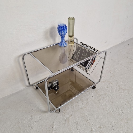 Image 1 of Tavolino da caffè cromato anni '70, carrello di servizio con piano in vetro fumé