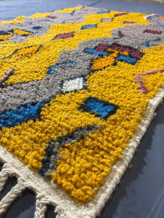 Image 1 of Alfombra Beni ourain amarilla hecha a mano de 2,5 x 1,5 cm.