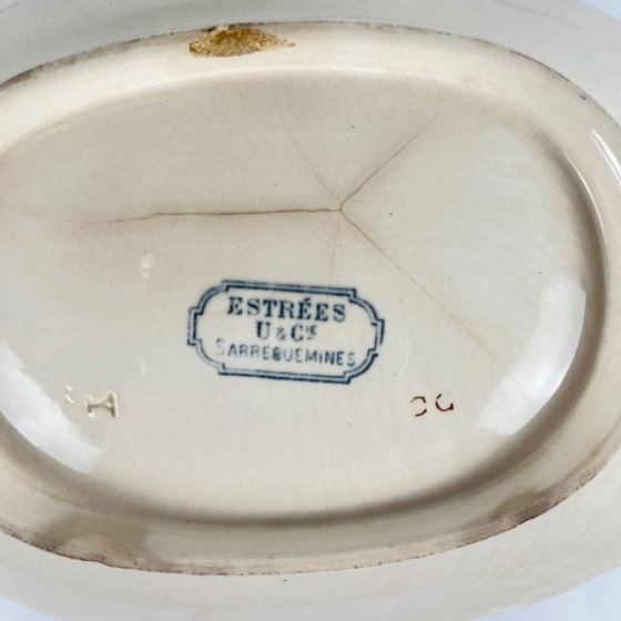 Image 1 of Bord met "Estrées"-patroon, door U&C Sarreguemines, blauw, 1900