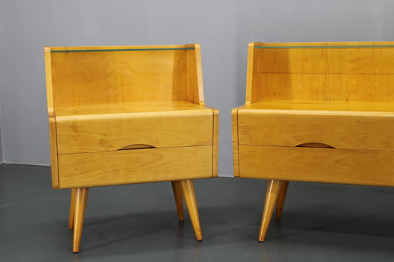 Image 1 of Nachtkastjes en ladekast met glazen legplank uit 1960, Tsjecho-Slowakije