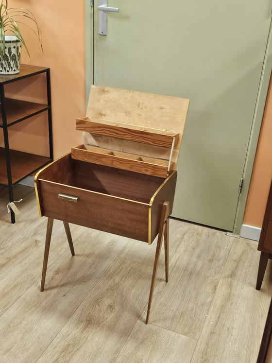 Boîte à couture vintage, petite armoire à couture, table de chevet – Tables de nuit, Wood (photo 4 of 8)