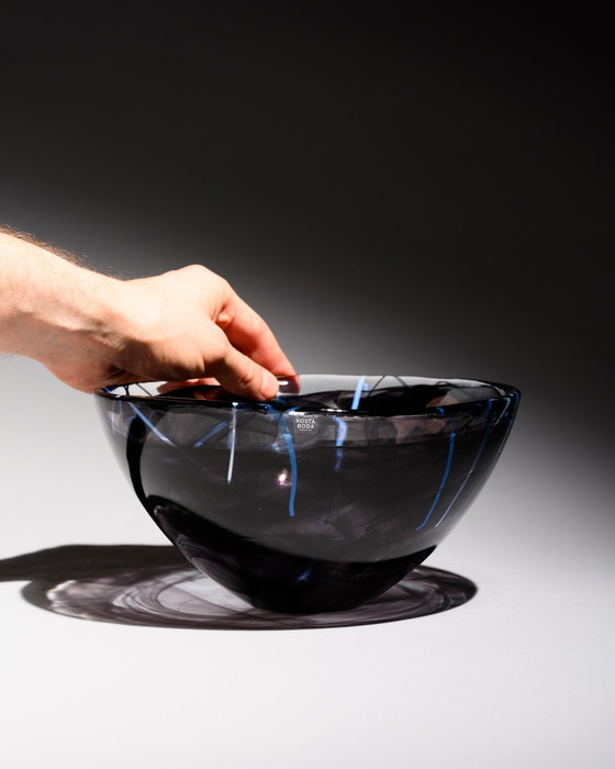 Image 1 of Kosta Boda Anna Ehrner "Contrast" Ciotola firmata in vetro soffiato a mano, Svezia, diam. 23 cm