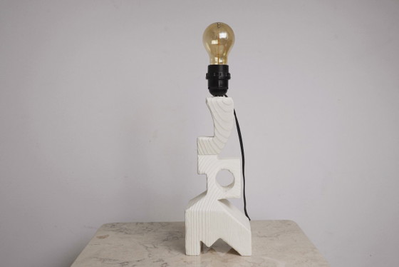 Image 1 of Sculpturale houten tafellamp, vintage handgemaakte, witgekalkte essenhouten brutalistische lamp, organisch moderne nachtlamp.