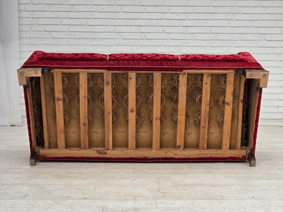 Image 1 of Deense driezitsbank uit de jaren 50, bekleed met velours en eikenhout.