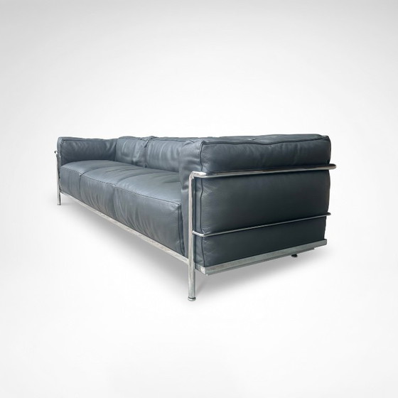 LC3 Donskussens Y Extra Lederen 3-zitsbank van Le Corbusier et al. voor Cassina, jaren 1990 – 3-5 zitsbanken (photo 3 of 11)