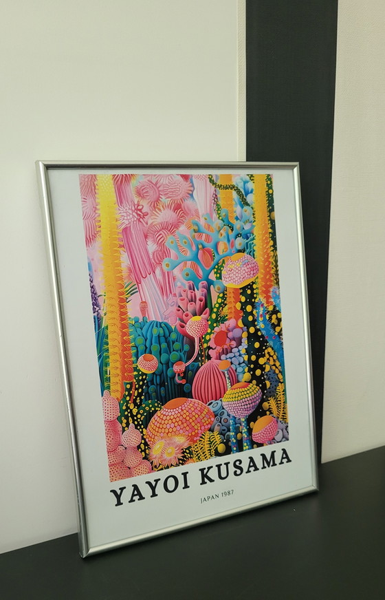 Image 1 of Lámina original enmarcada de Yayoi Kusama.