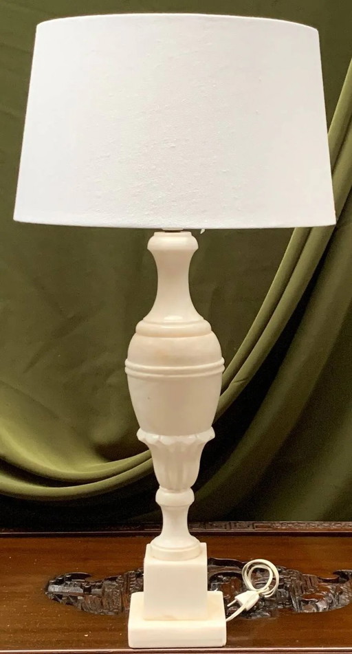 Table lamp. White marble. – tafellampen (photo 2 of 7)