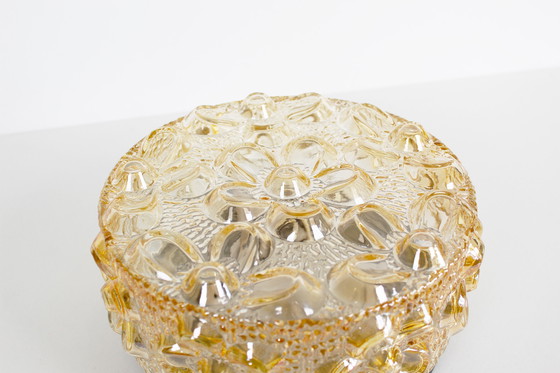 Image 1 of 1x Lampada da parete originale in vetro ambrato 'Flower' degli anni '70 di Erco