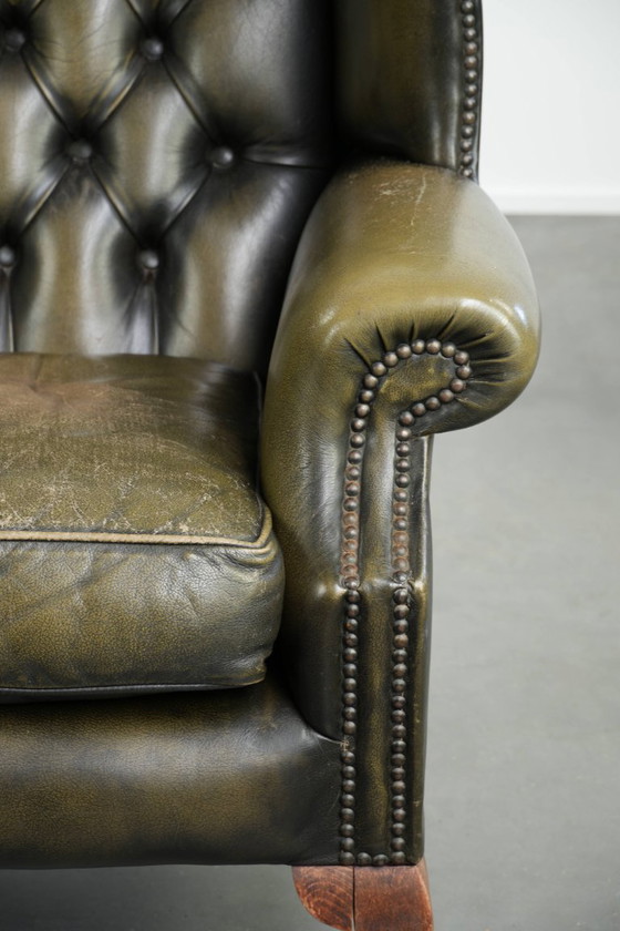 Stoere vintage rundleren chesterfield oorfauteuil in een tijdloze groene kleur – Leather (photo 9 of 13)