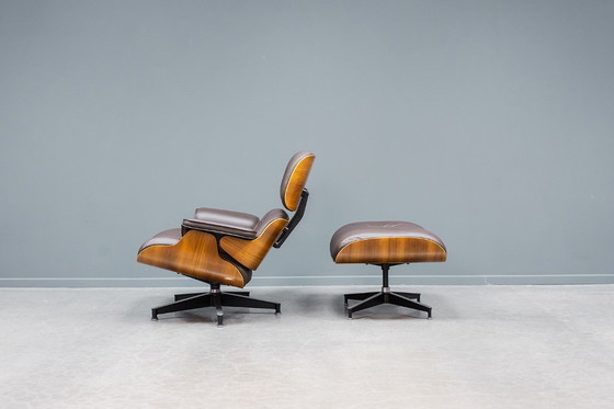 Image 1 of Sillón Eames + otomana