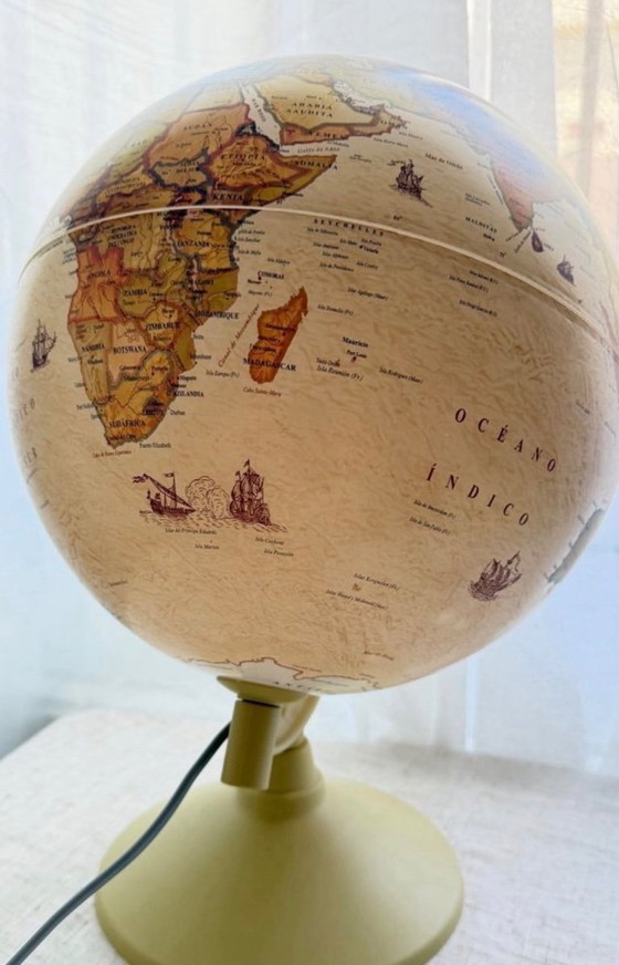 Image 1 of Gürbüz globe lamp