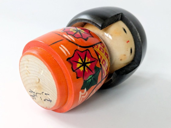 Image 1 of Vintage Japanse Kokeshi-pop | Handbeschilderd hout met herfstbladerendecoratie