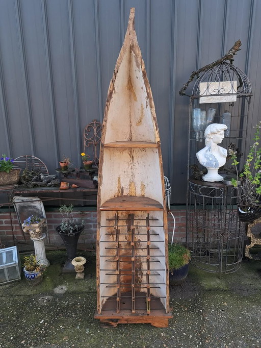 Weinregal / Bücherregal aus einem alten Boot, 57x30cm und 205cm hoch