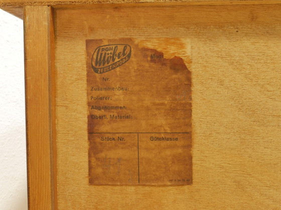 Image 1 of Credenza vintage anni '60, stile moderno di metà secolo, impiallacciatura di noce, cassettiera con chiave, Germania.