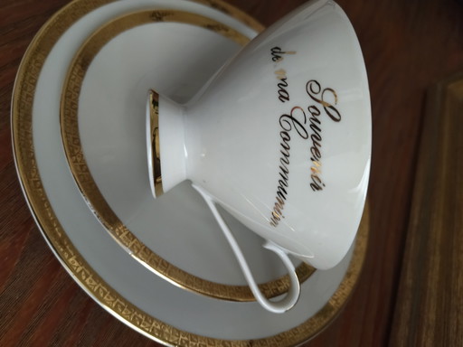 Herinnering voor de communie. De set bestaat uit een bord, schotel en beker.