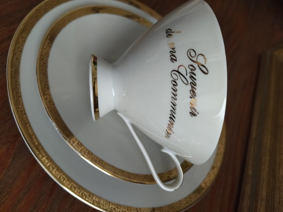 Image 1 of Herinnering voor de communie. De set bestaat uit een bord, schotel en beker.